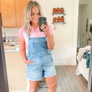 Women’s size Large, Hollister high-rise mom short overall